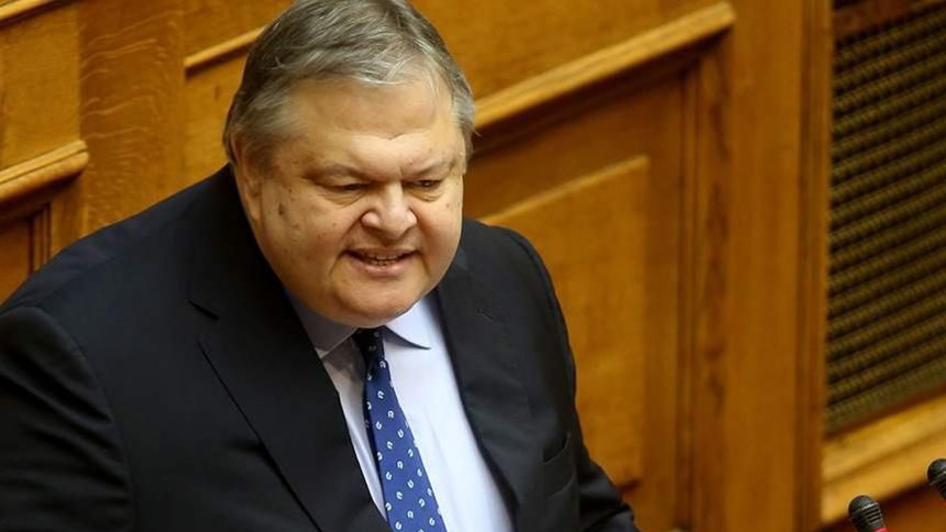 Евангелос Венизелос бившият лидер на ПАСОК и бивш вицепремиер напусна