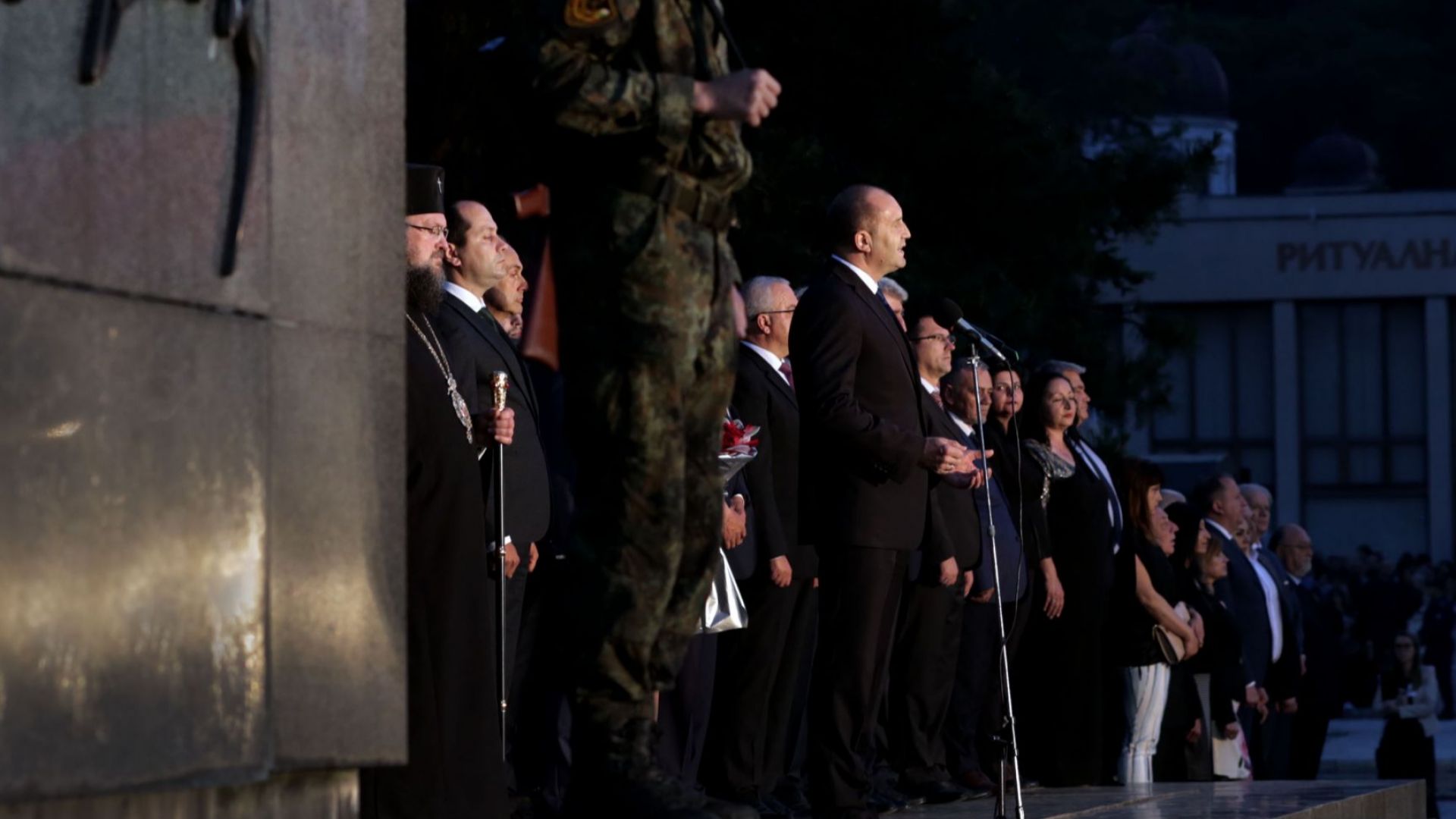 Днес почитаме Ботев и падналите за нашата свобода Правим го