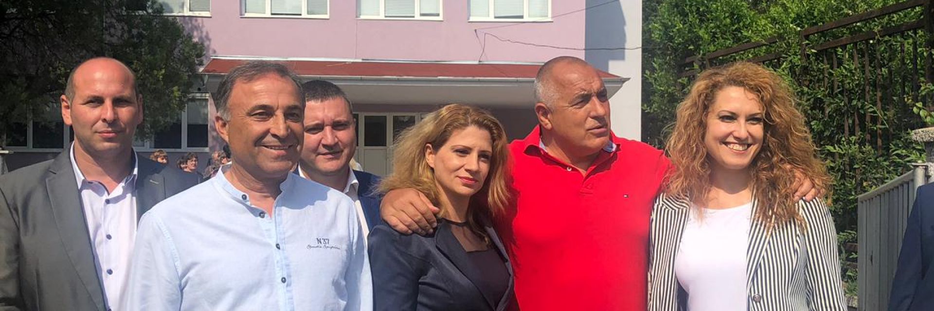 Борисов обикаля страната, посети гимназия: Пари за образование не бива да се пестят