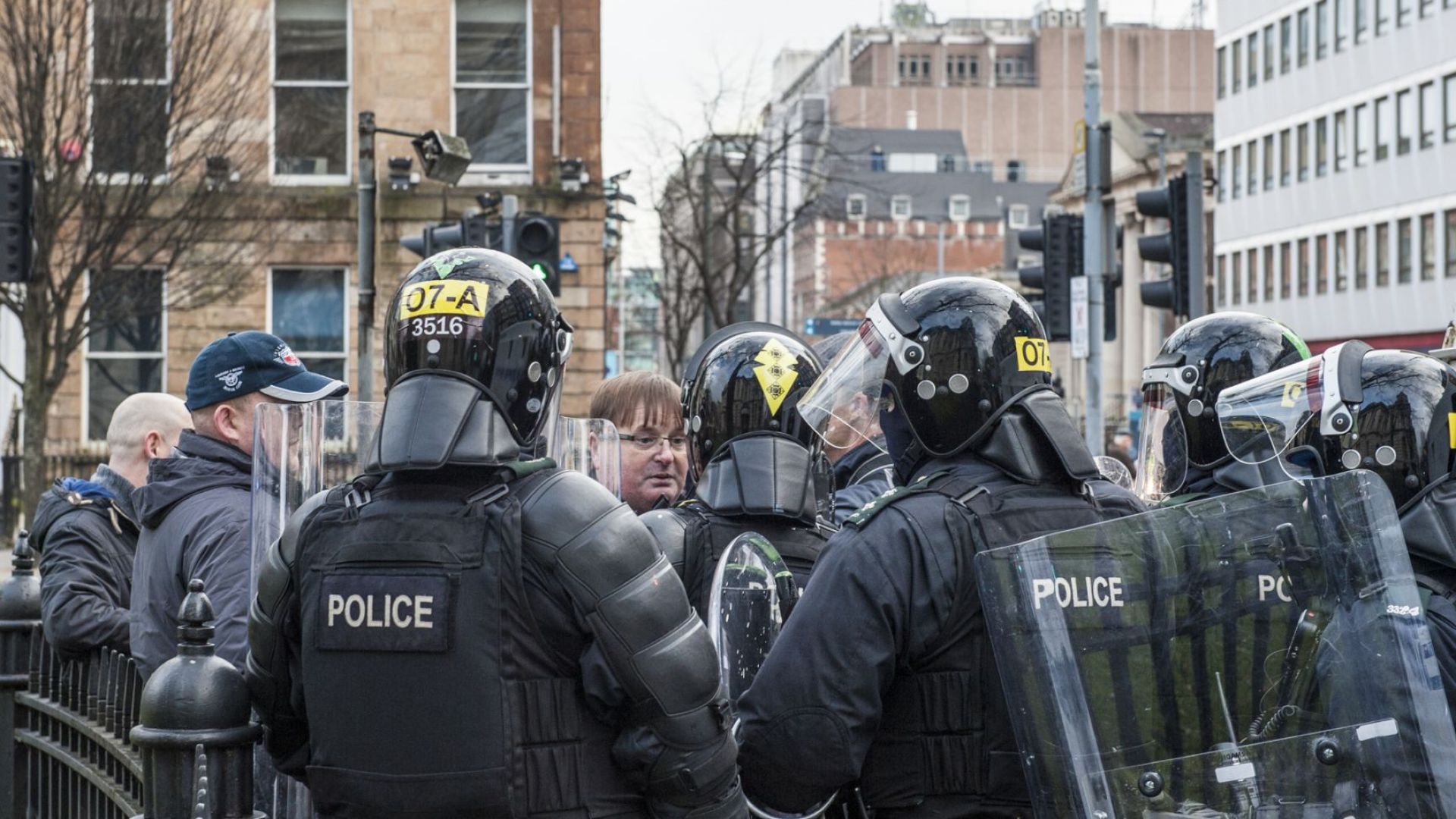Полицията в Северна Ирландия откри бомба под колата на полицай