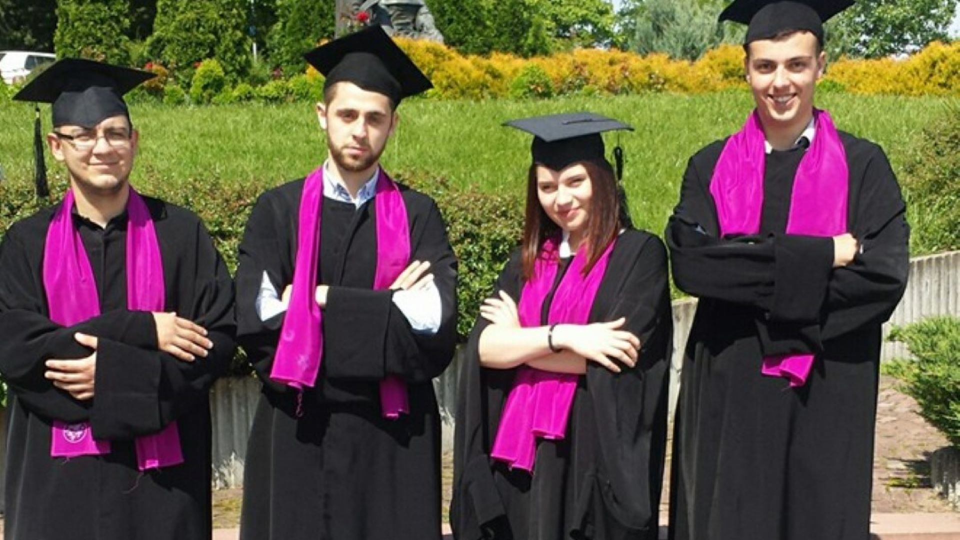 Станислав с прителите, с които прави "Историограф"