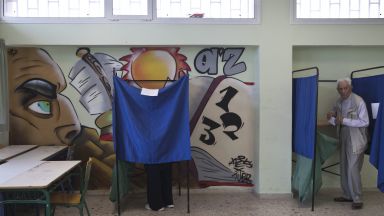 Дясната опозиционна Нова демокрация спечели убедително местните избори в Гърция