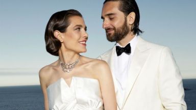 Шарлот Казираги се омъжи в изчистена рокля за Димитри Расам