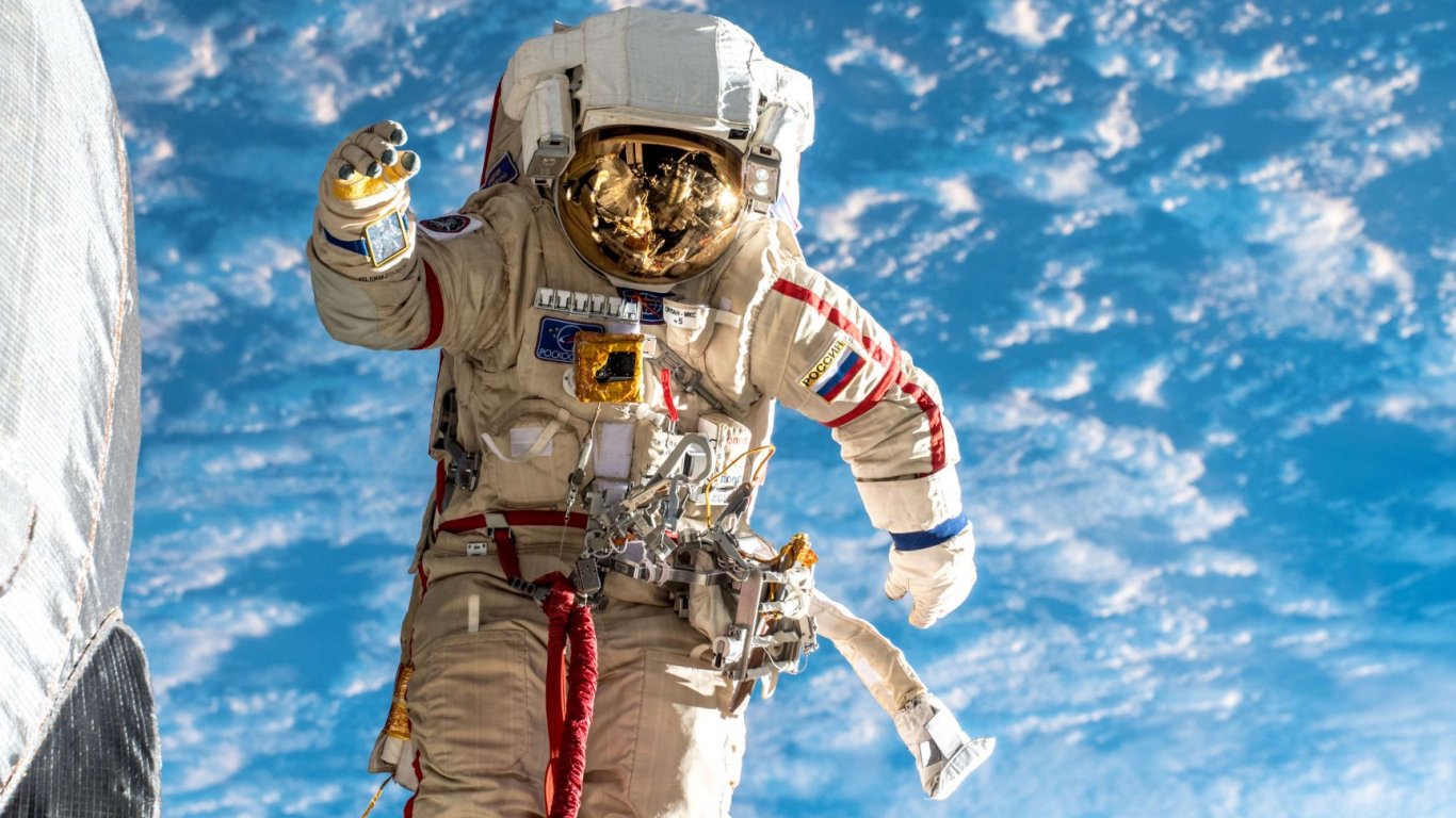 Прибират кърпа, стояла 10 години в Космоса