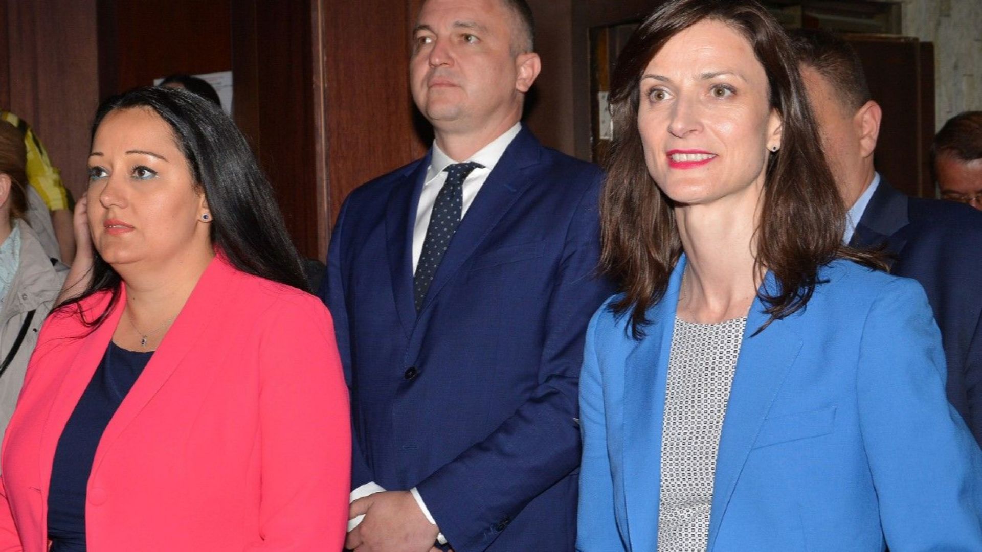 Мария Габриел трябваше да вземе това решение избраните за