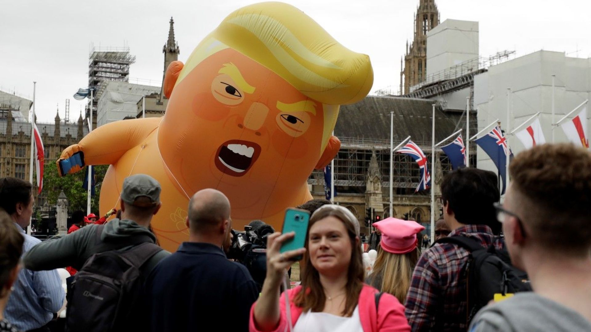 Гигантски надуваем балон който изобразява президента на САЩ Доналд Тръмп