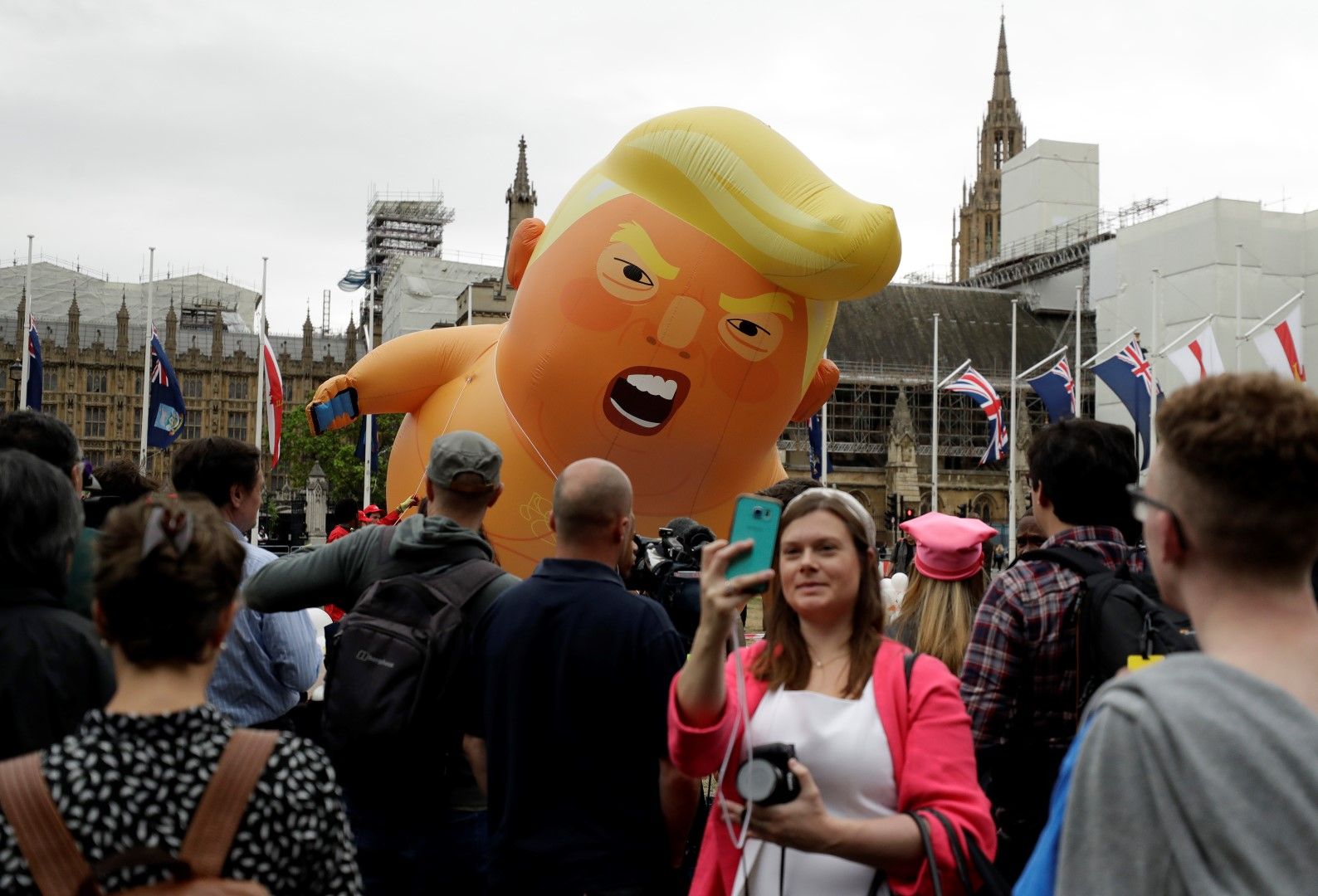 Балонът, изобразяващ "нацупеното бебе Тръмп" ще полети над британския парламент