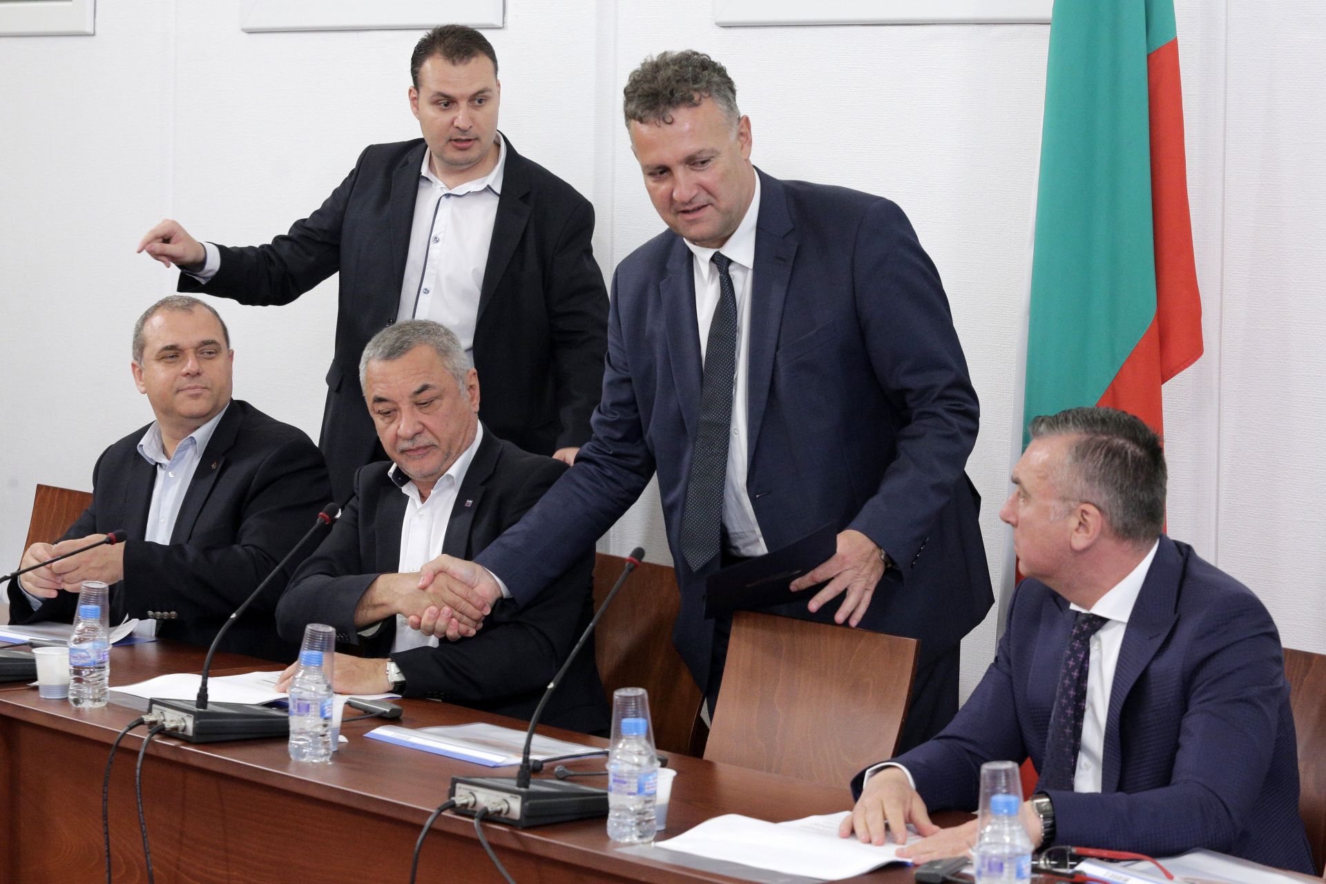 За да има енергийна борса в България са нужни законодателни промени, които да регламентират дейността й, каза Валентин Николов