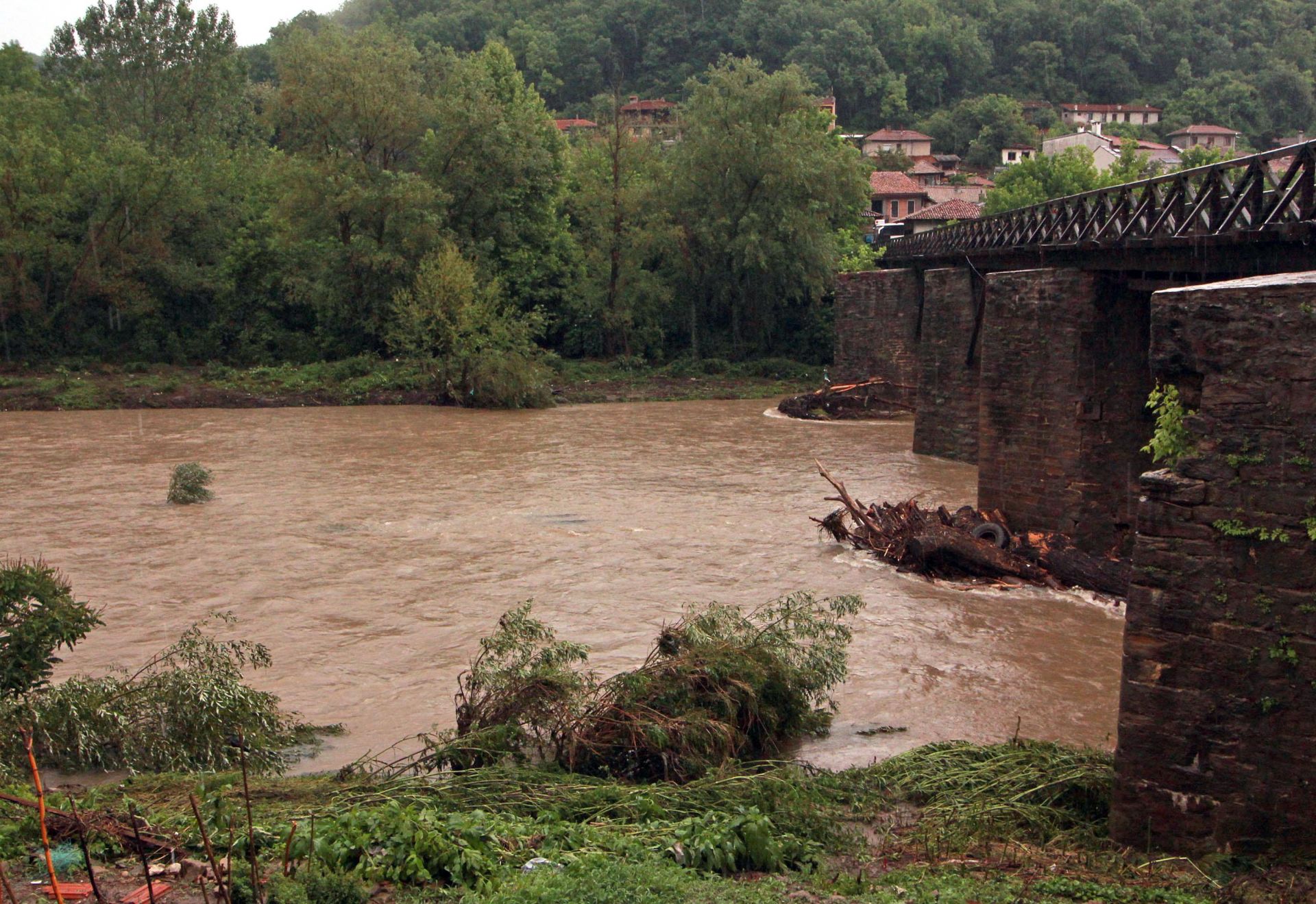 Река Янтра излезе от коритото си