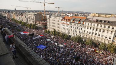 Чехите се вдигнаха срещу Бабиш в най-мащабния протест след падането на комунизма 