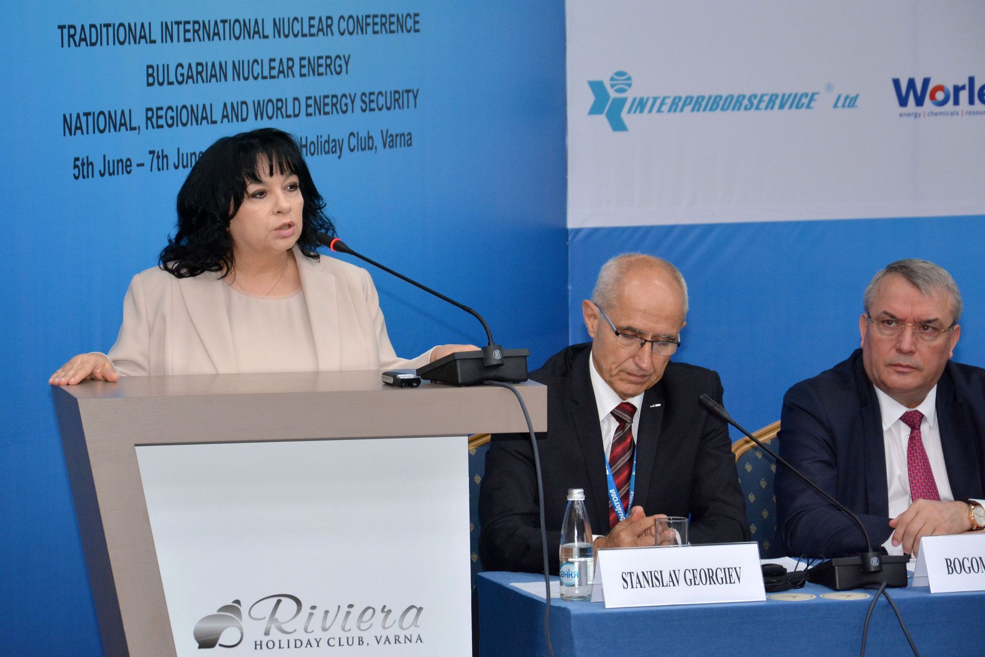 Аргументите на КЕВР за вдигане цената на тока са напълно основателни и не са свързани само с българската реалност, каза Петкова