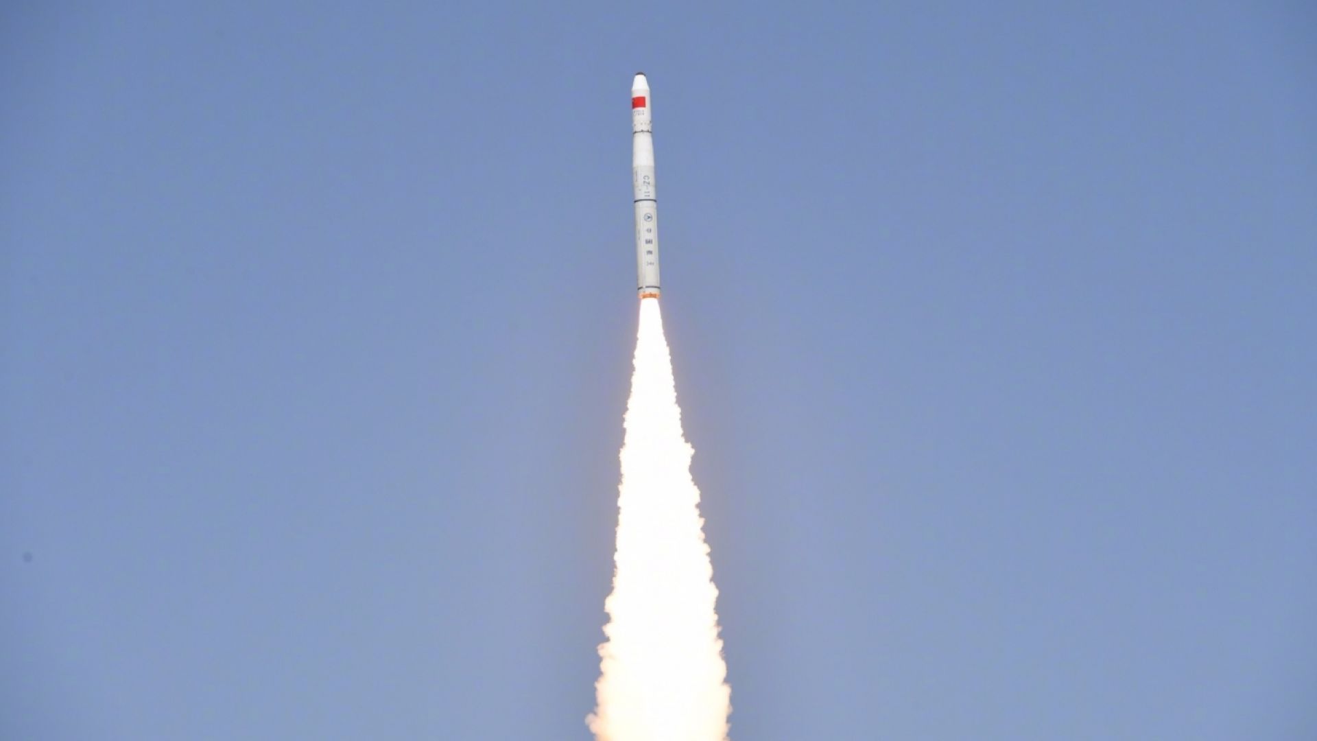 Китай изстреля ракета от морска платформа