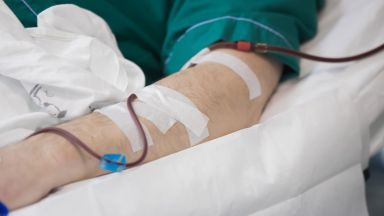 Мъж на хемодиализа обяви гладна стачка заради скандално решение на ТЕЛК
