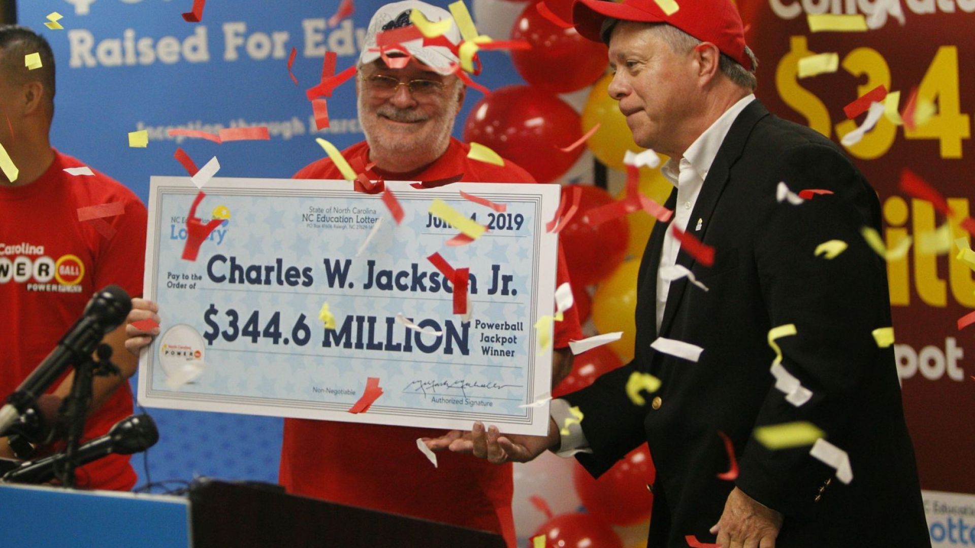 Курабийка с предсказание донесе на американски пенсионер джакпот от 344 6