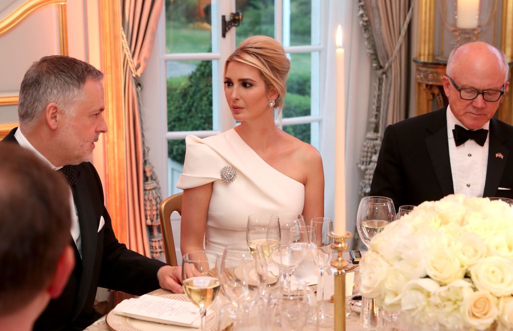 Иванка е редом с баща си по време на дипломатически вечери 