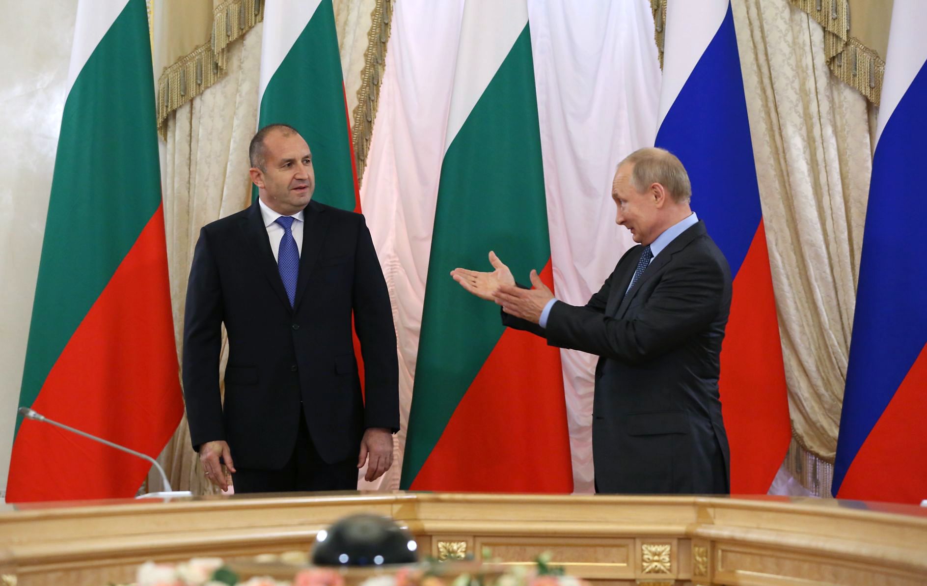 Румен Радев беше посрещнат от Владимир Путин в Константиновския дворец в Санкт Петербург