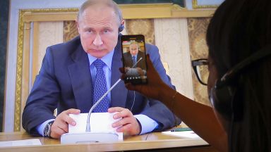Путин: Икономиката в света е в криза