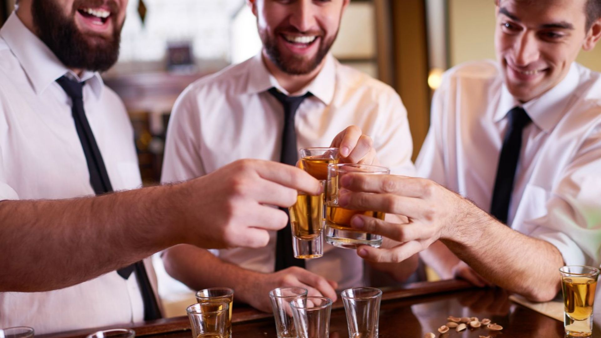 Словенски митничари откриха на летището в Марибор около 500 бутилки