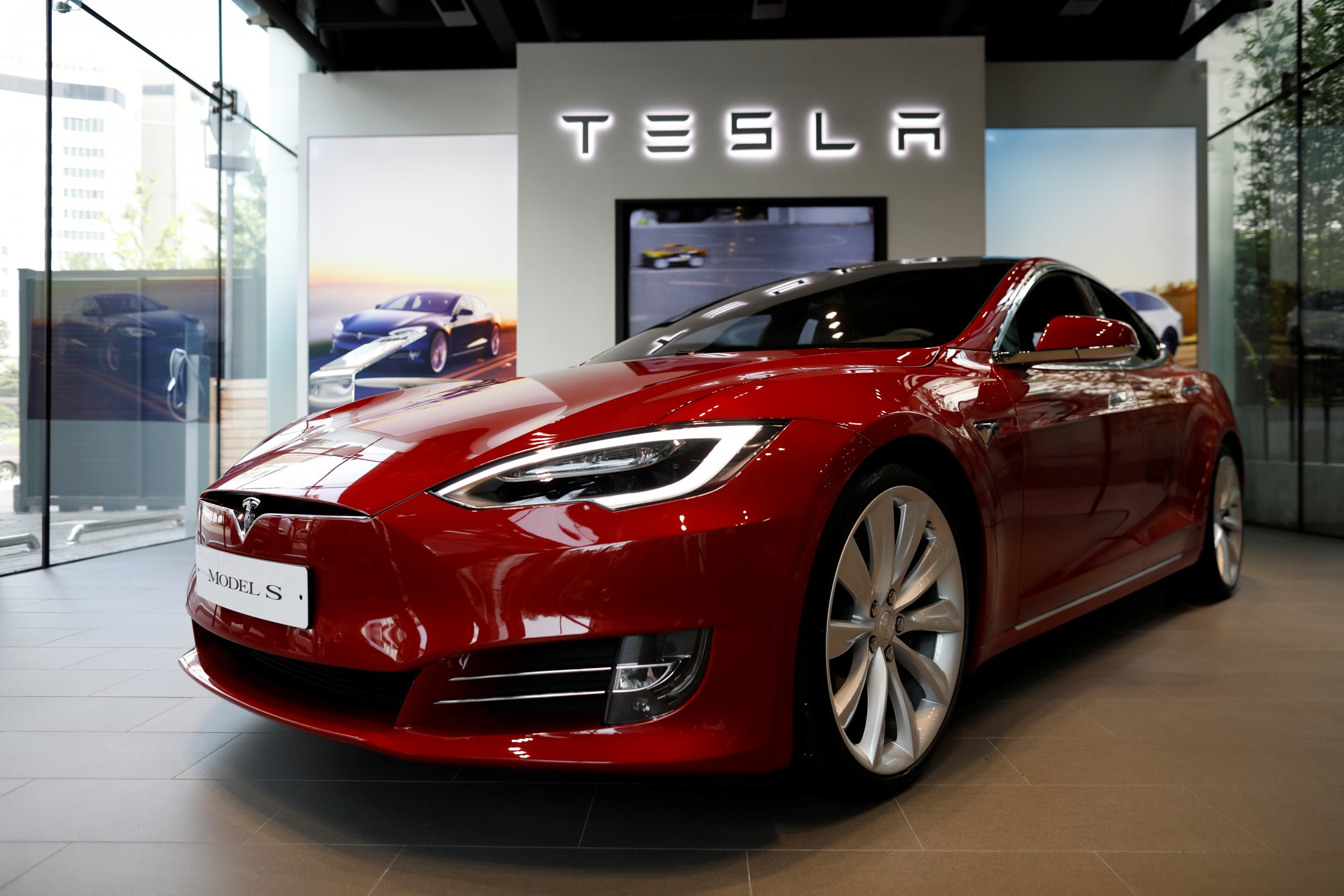 Съдят Tesla за измами с капацитета на батерията