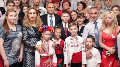 Радев пред българи в Санкт Петербург: Наш дълг е да развием отношенията с Русия