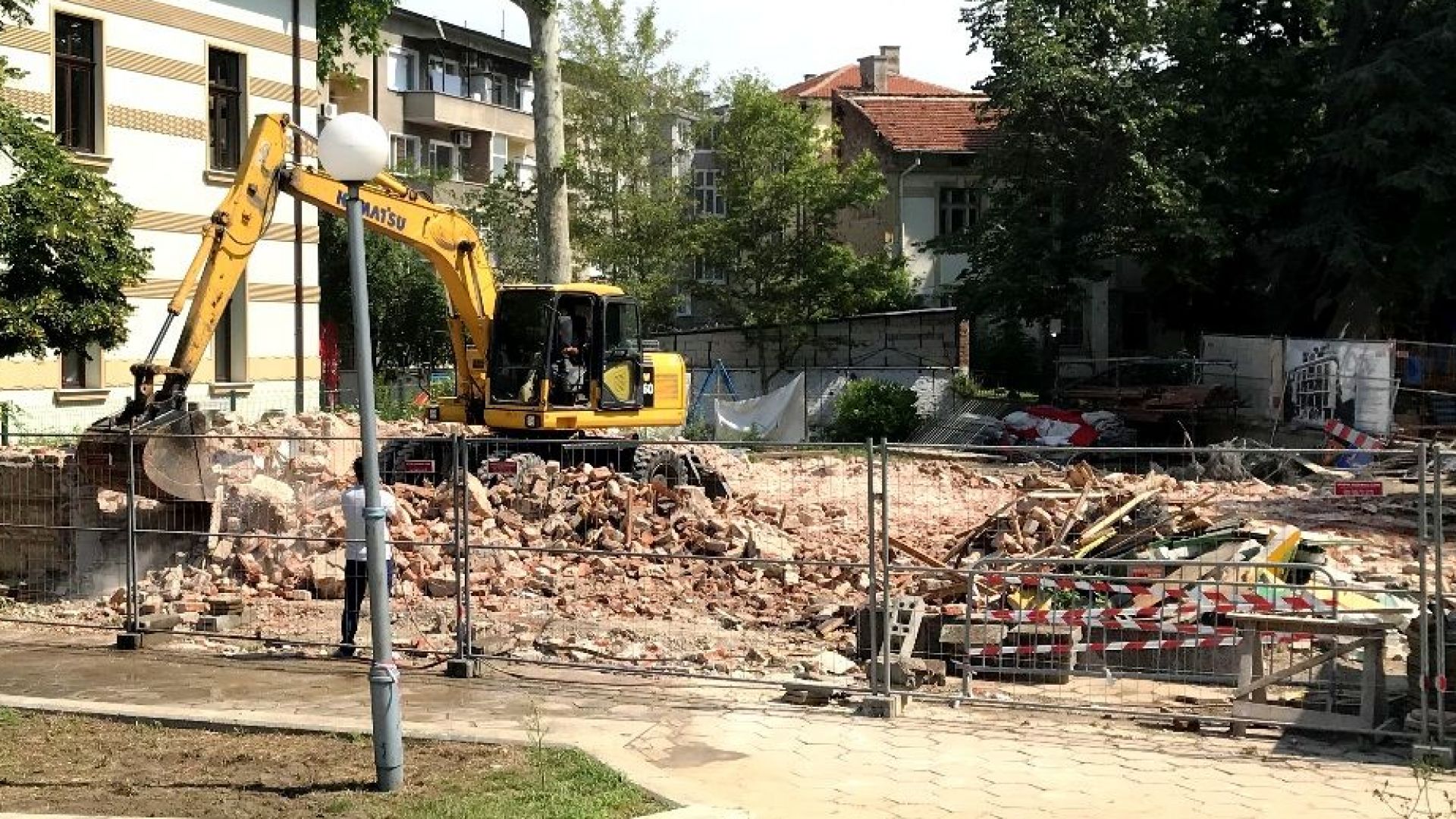 Вековна къща паметник на културата в центъра на Пловдив беше съборена