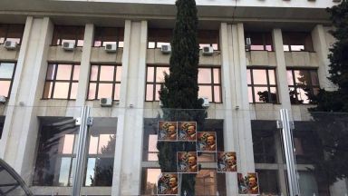 Проверяват прокурор, отказал проверка за разлепени плакати с Хитлер