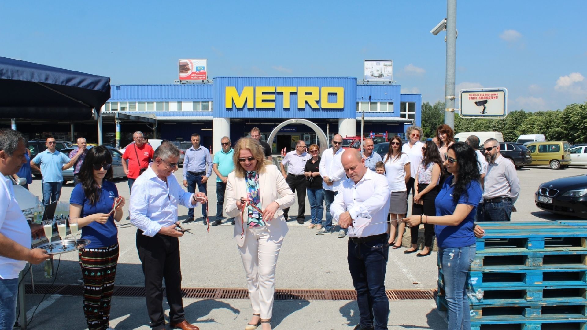 Автомобилно изложение е открито днес в Русе от кмета на