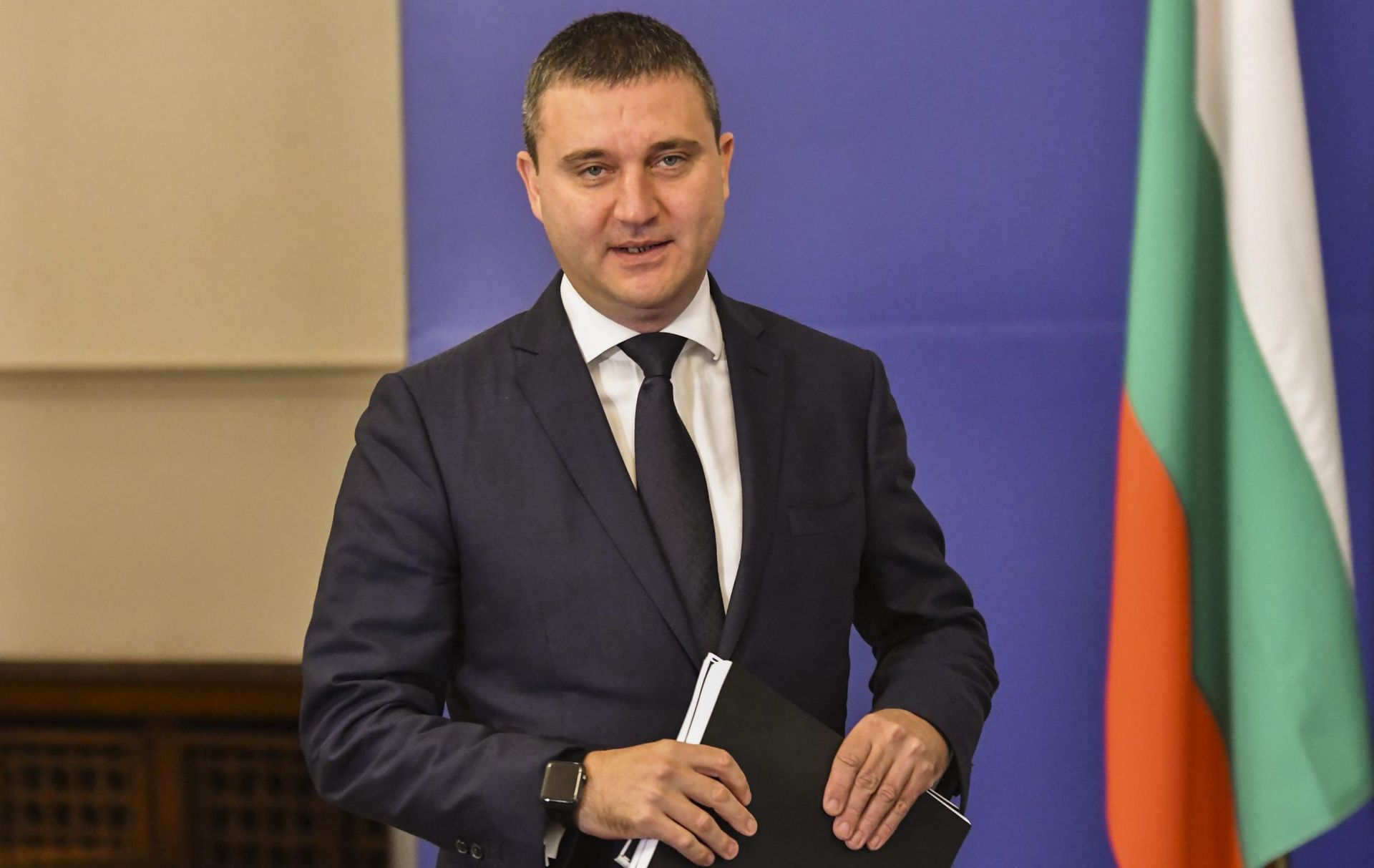 Нито лев от преизпълнение на бюджета не може да бъде изхарчен от правителството, декларира министър Горанов