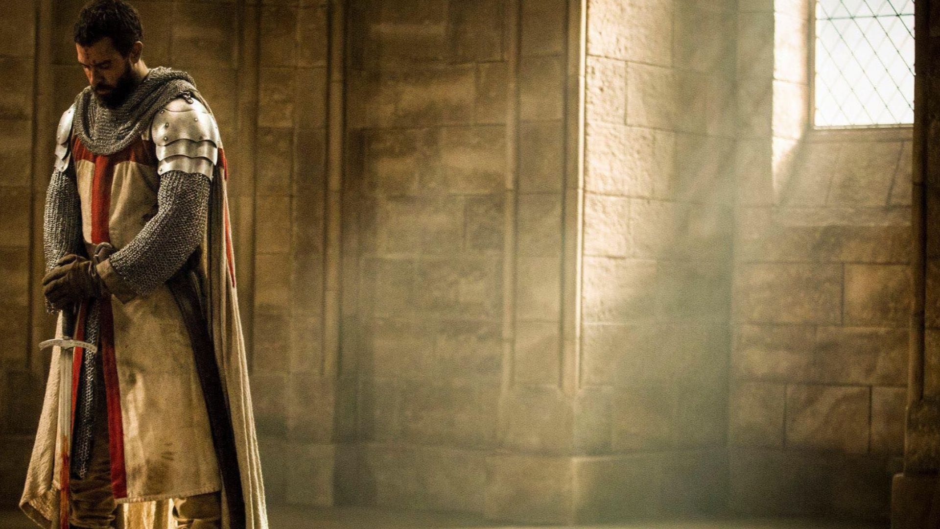 Актьорът Том Кълън е бил първо диджей и барман а