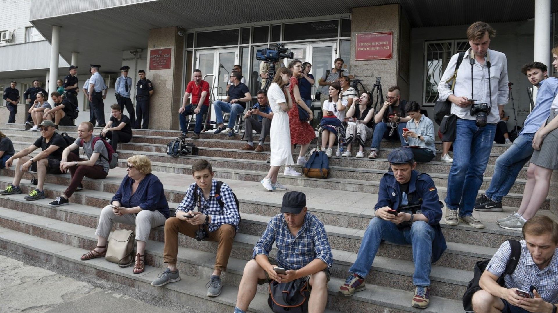 Журналистът от руското интернет издание Медуза Иван Голунов задържан онзи