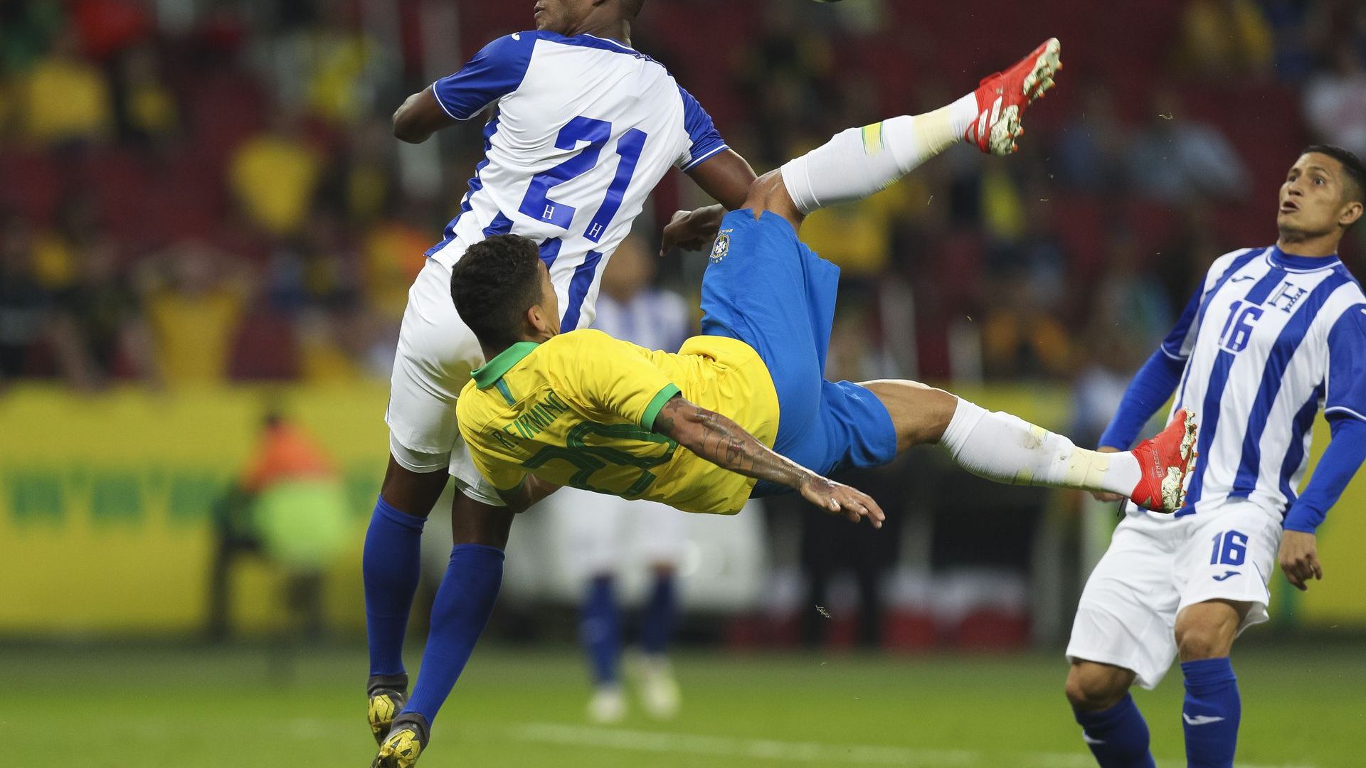 Бразилия се забавлява с голеада в навечерието на Копа Америка
