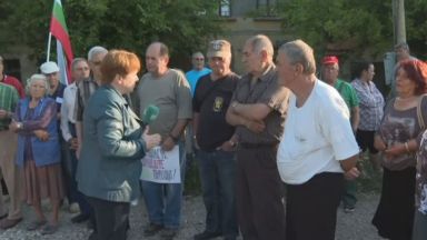 Хората срещу камионите: Село Телиш на протест против опасния тежкотоварен трафик