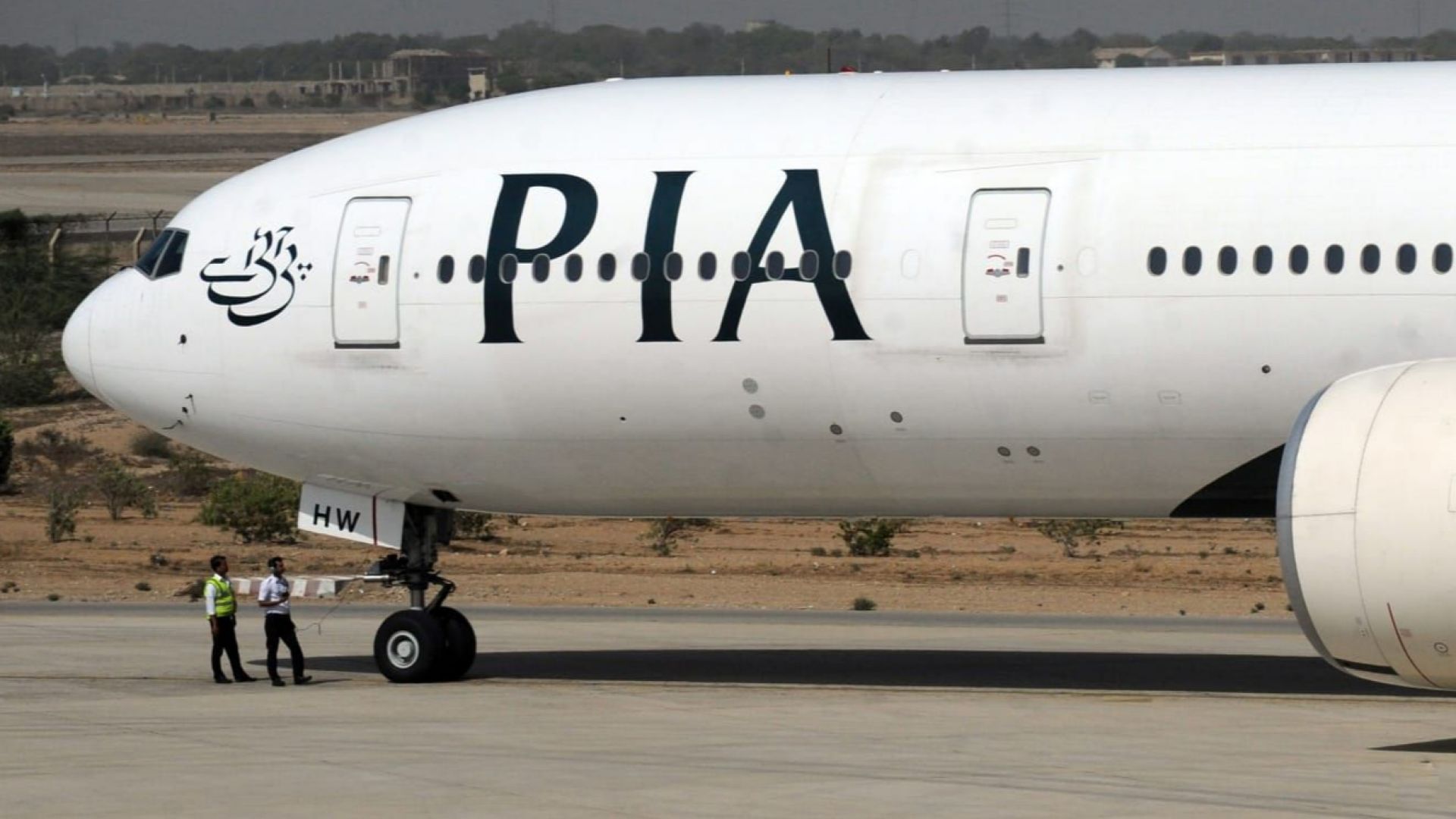 Пътник на полет от Великобритания до Пакистан е причинил редица