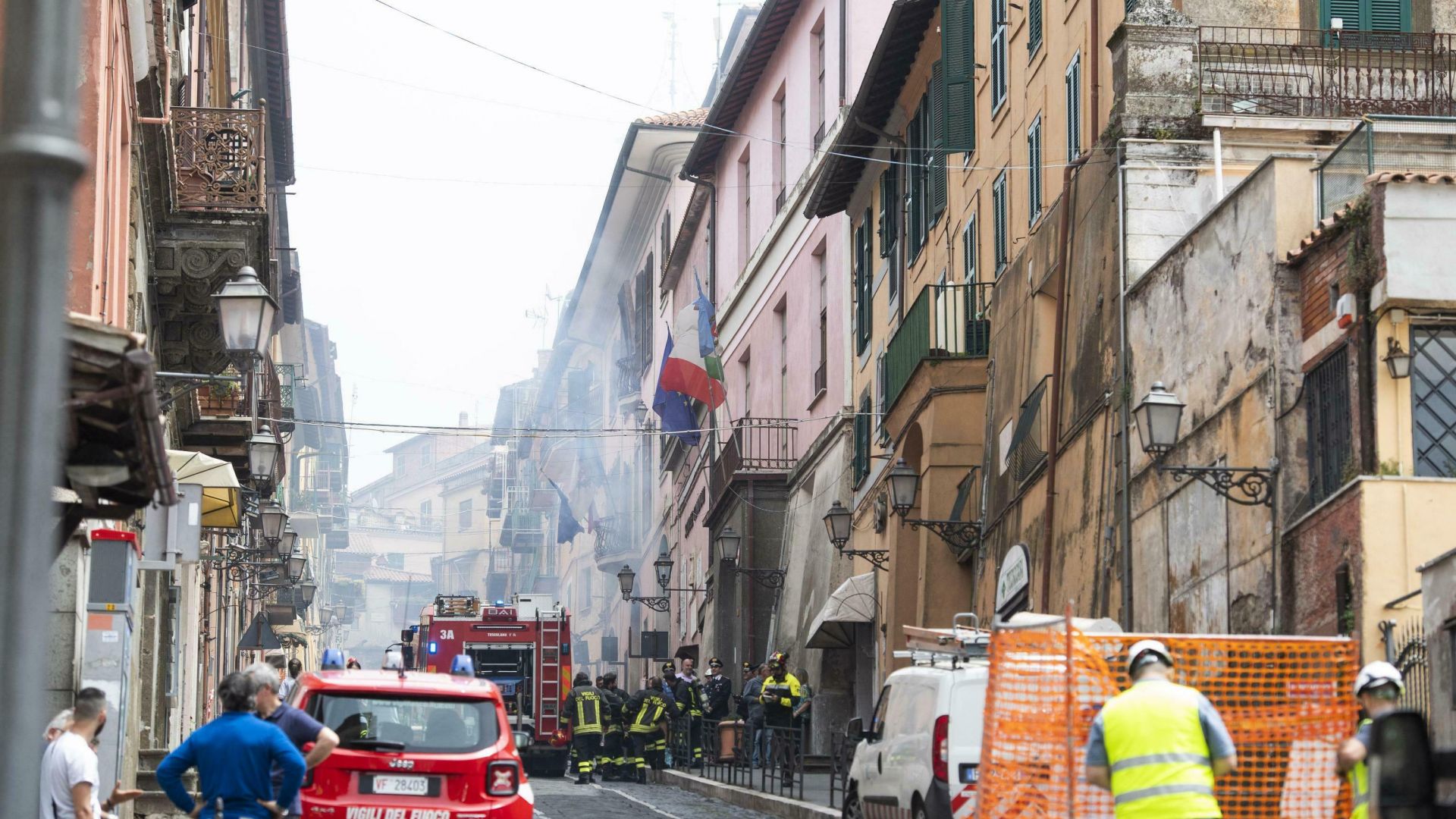 Десет души бяха ранени включително деца при експлозия причинена от