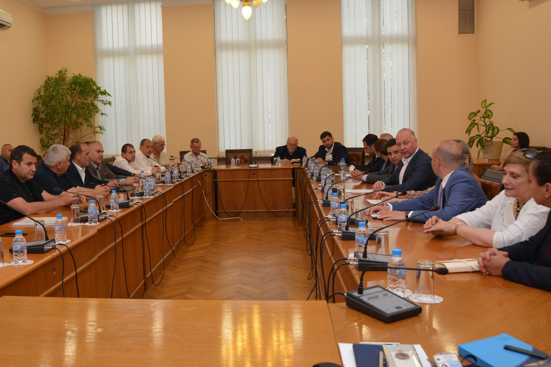 Министър Росен Желязков проведе координационна среща с част от новоизбраните български евродепутати, както и с представители на превозвачите.