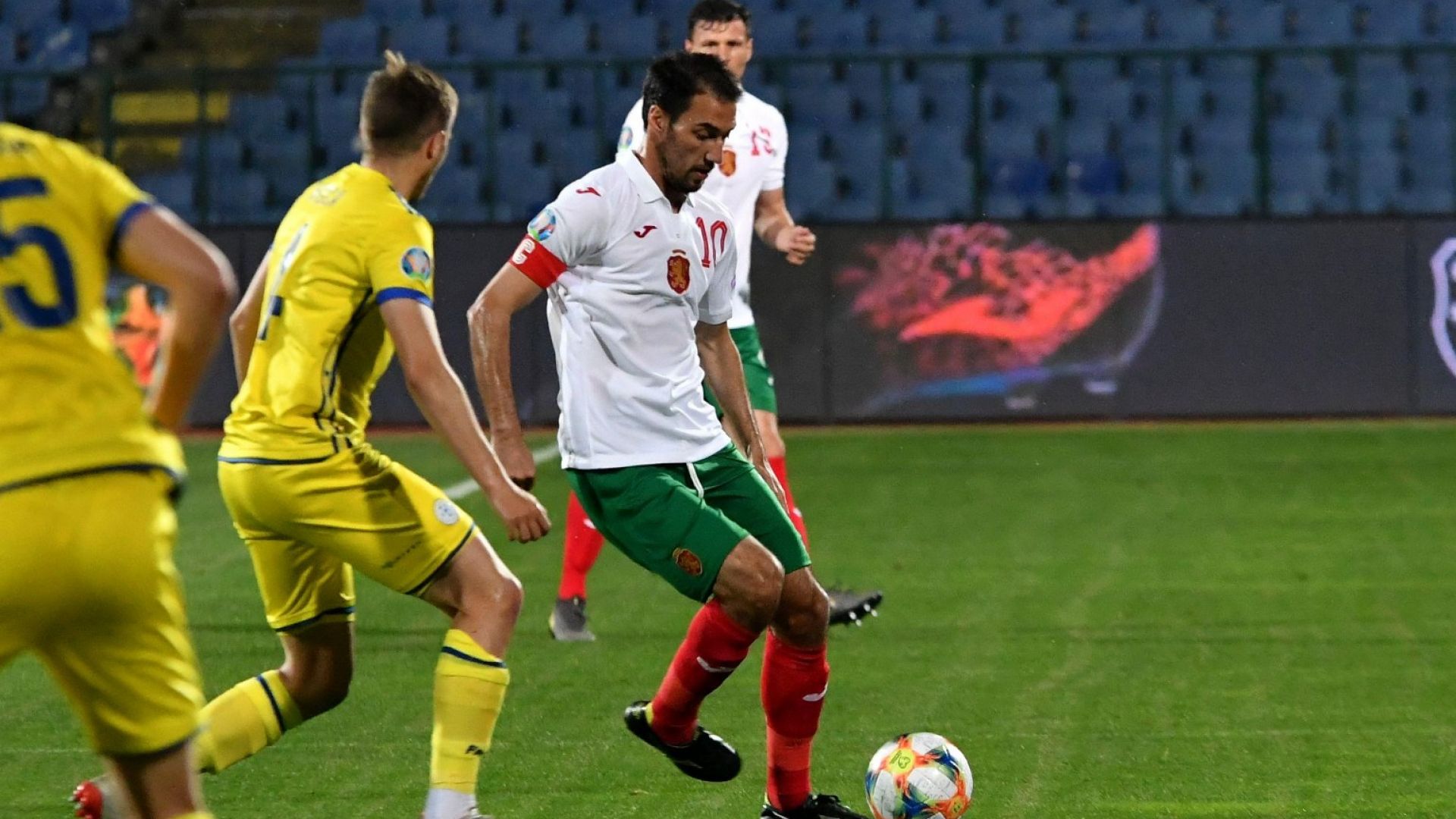 Ивелин Попов намалява многократно заплатата си заради "Левски"