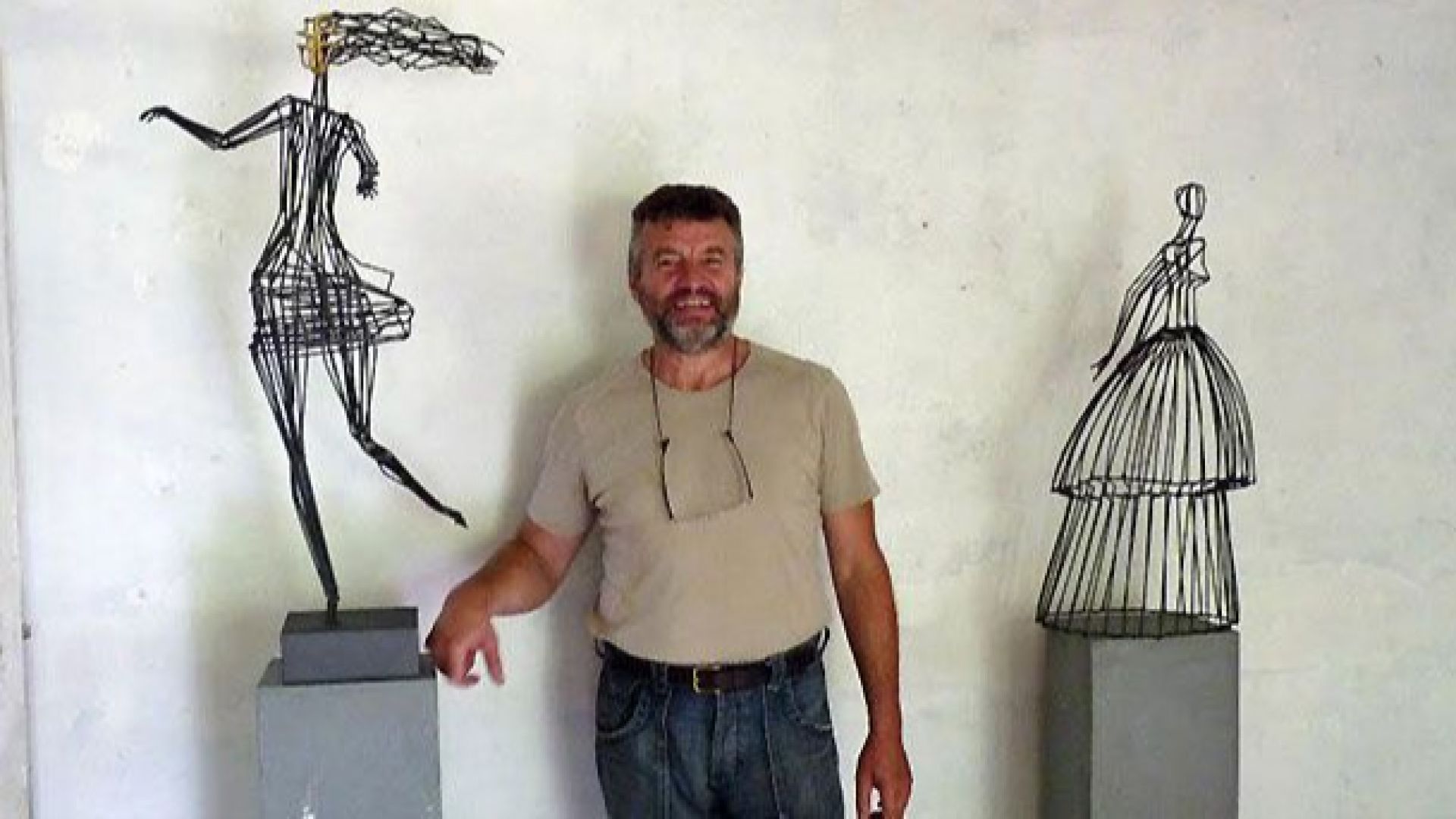 Скулпторът Живко Седларски който от 30 години живее и твори