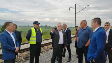 Подписаха договора за строителство на жп участък Елин Пелин-Вакарел