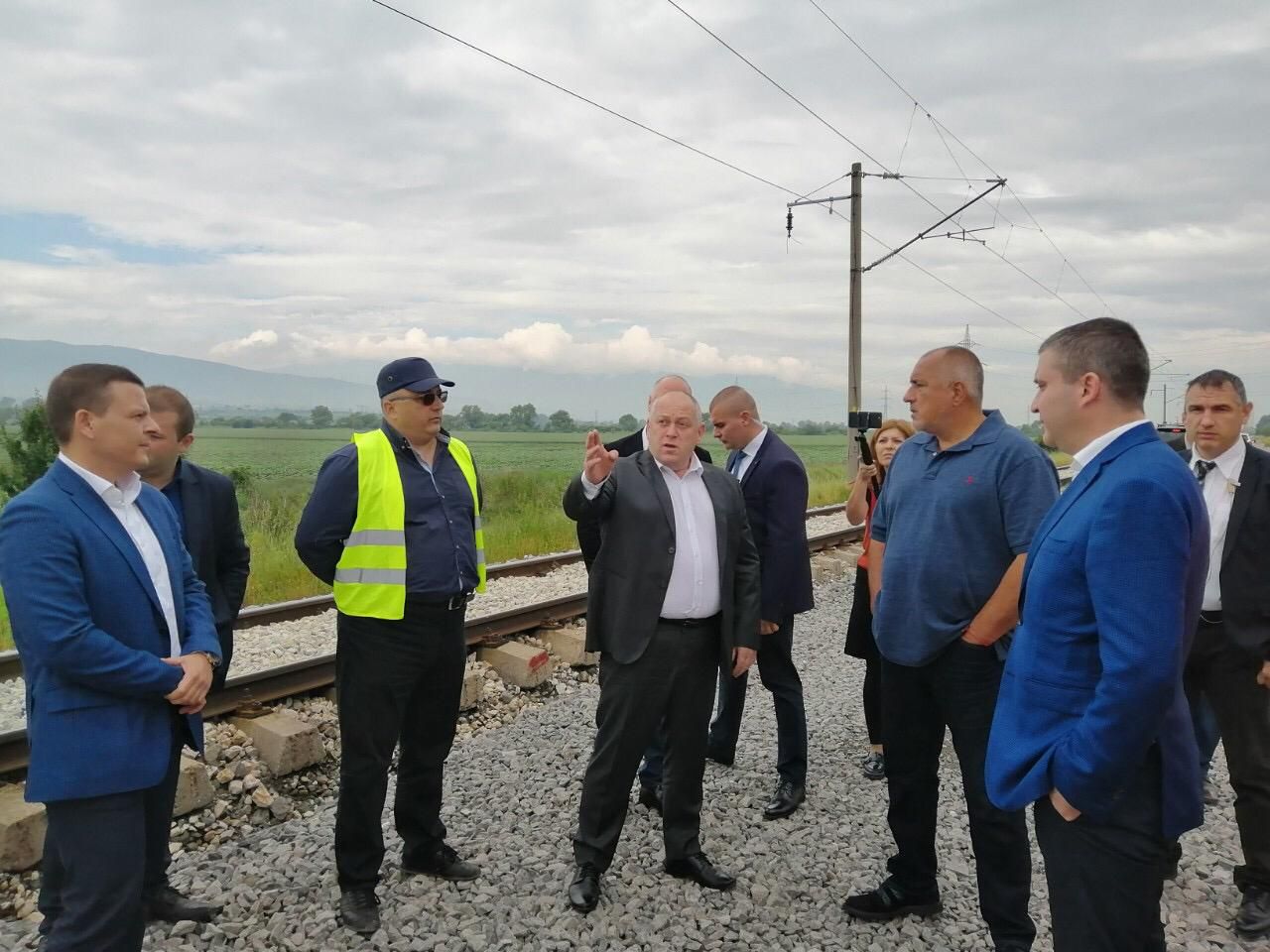 Генералният директор на НКЖИ инж. Красимир Папукчийски подписал договора за модернизация на железопътен участък Елин Пелин-Вакарел