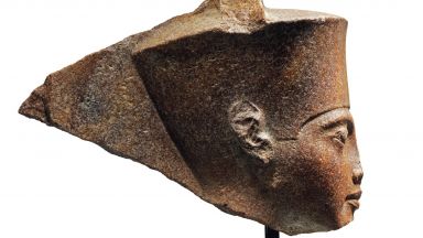 Египет се опитва да спре търга на скулптура на Тутанкамон в Лондон