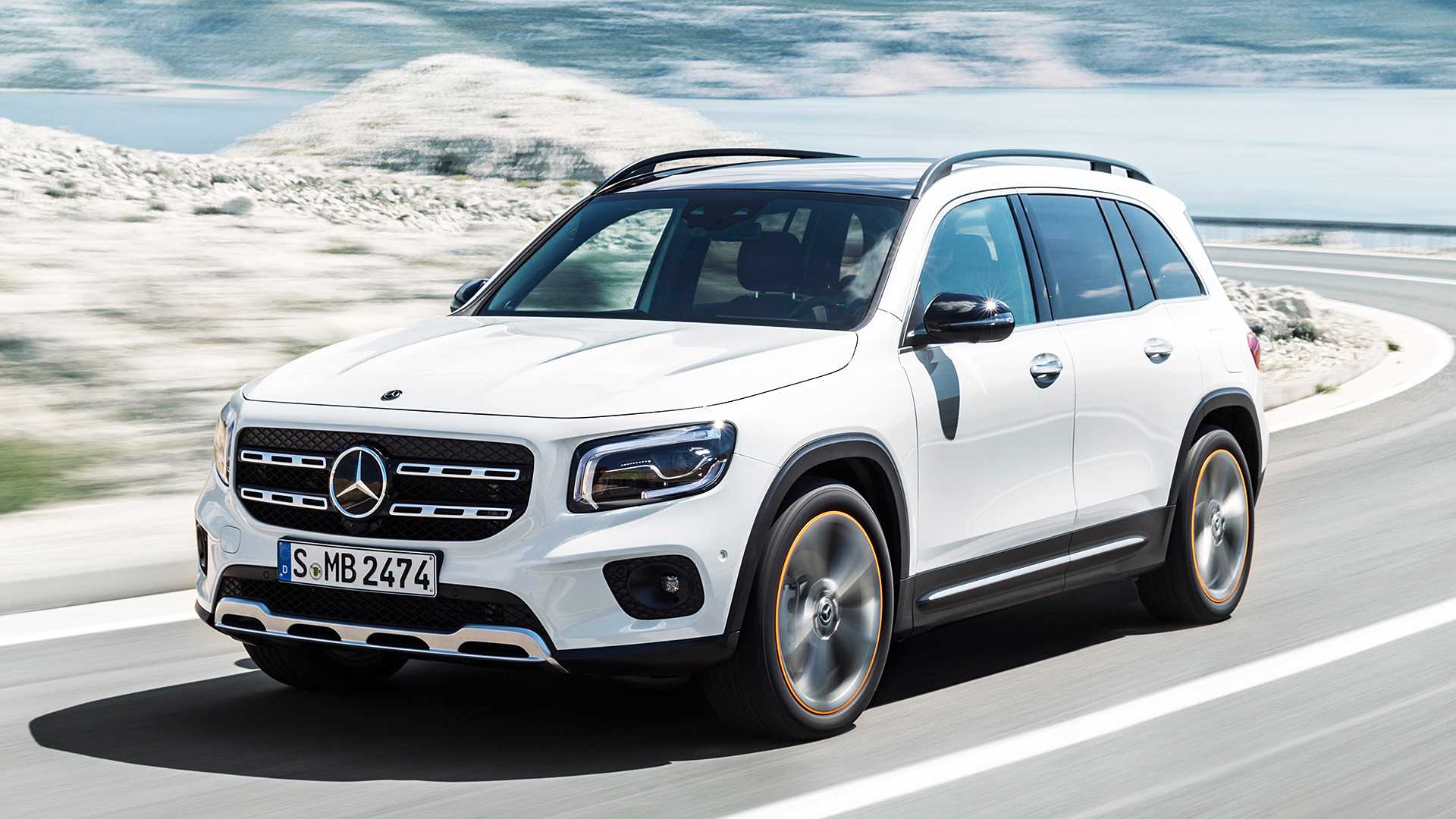 Mercedes GLB е компактен SUV със седем места