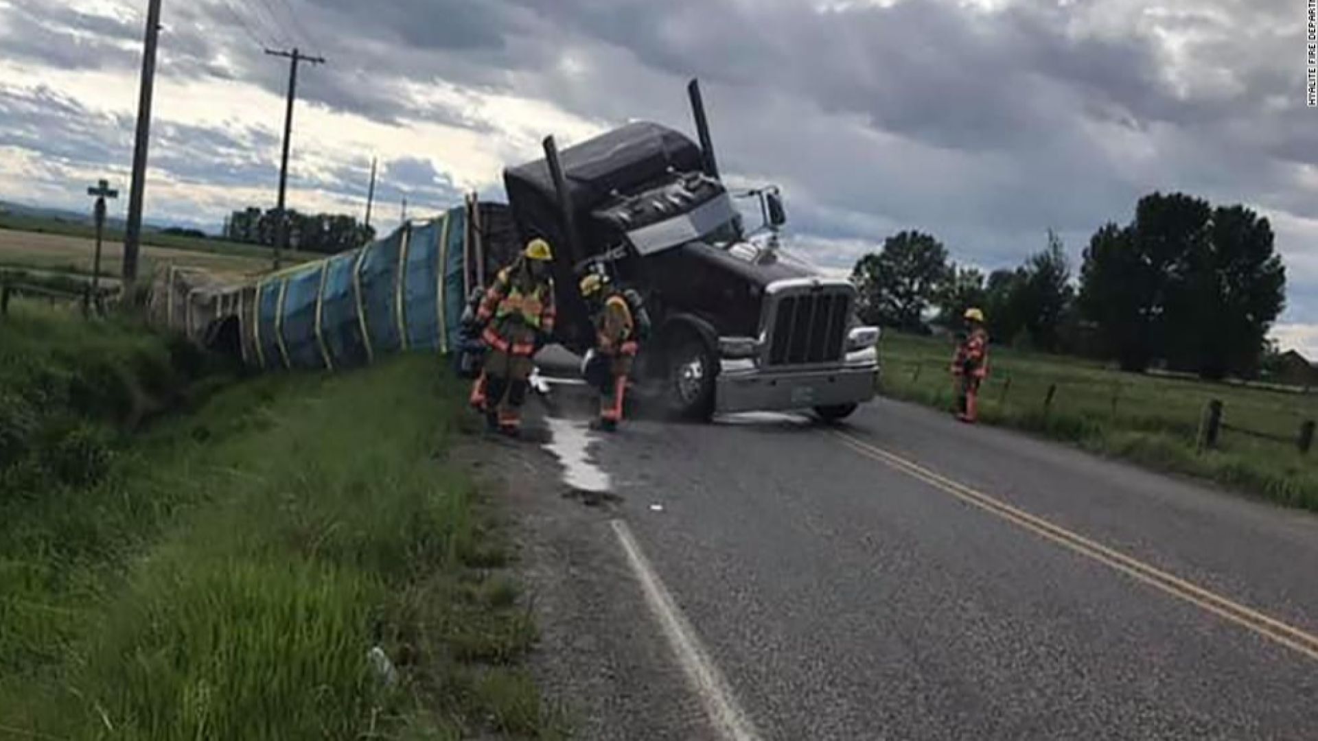 Камион се обърна в американския щат Монтана заради шофьорска грешка