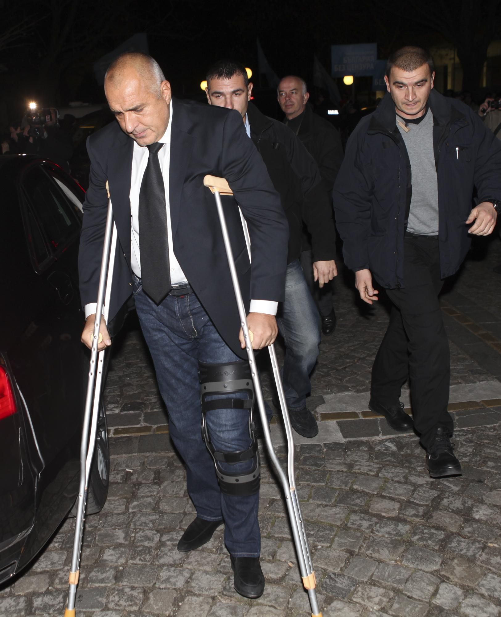 През 2013 г. Бойко Борисов претърпя операция на коляното по спешност