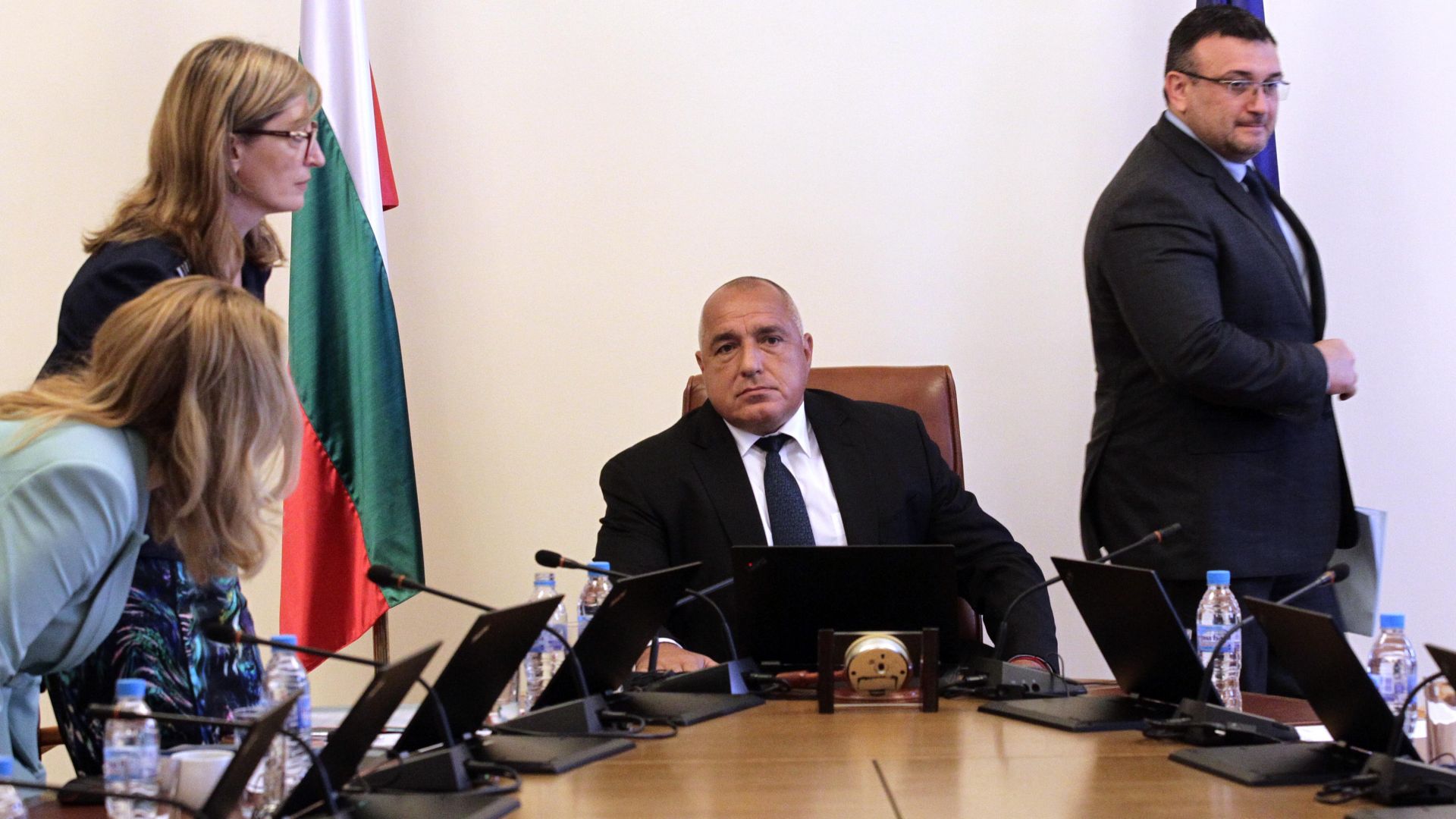 Правителството реши да обяви участък от републиканския път Брезово