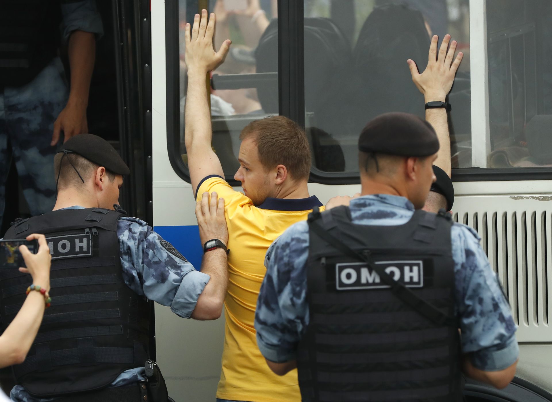 Масови арести на протеста за Голунов