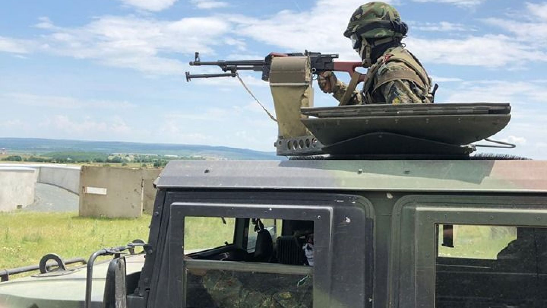 Придвижват бойна техника на Сухопътните войски за две учения у нас през май