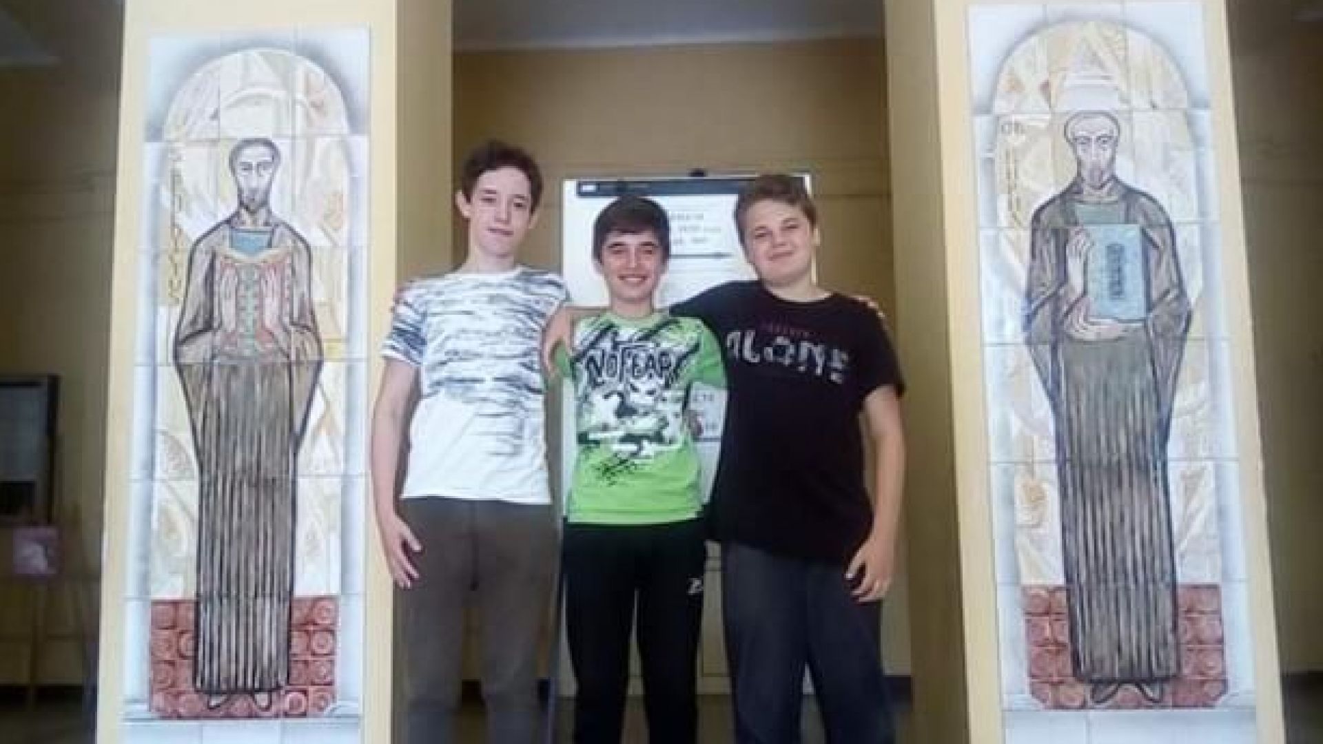 Ученици намериха и върнаха портфейл с пари Те са възпитаници