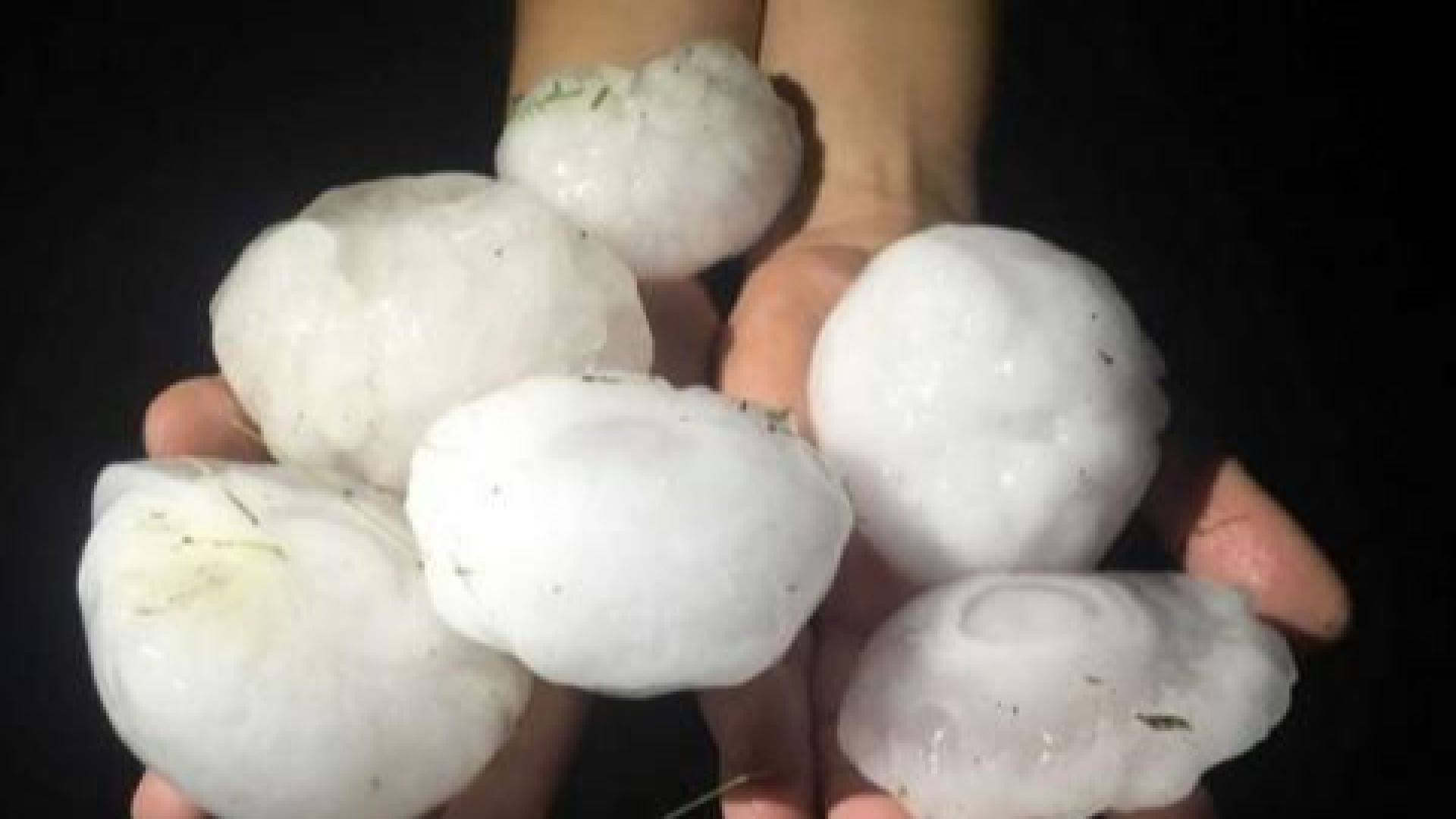 Ледени портокали валяха в Словения Така местните хора описват в