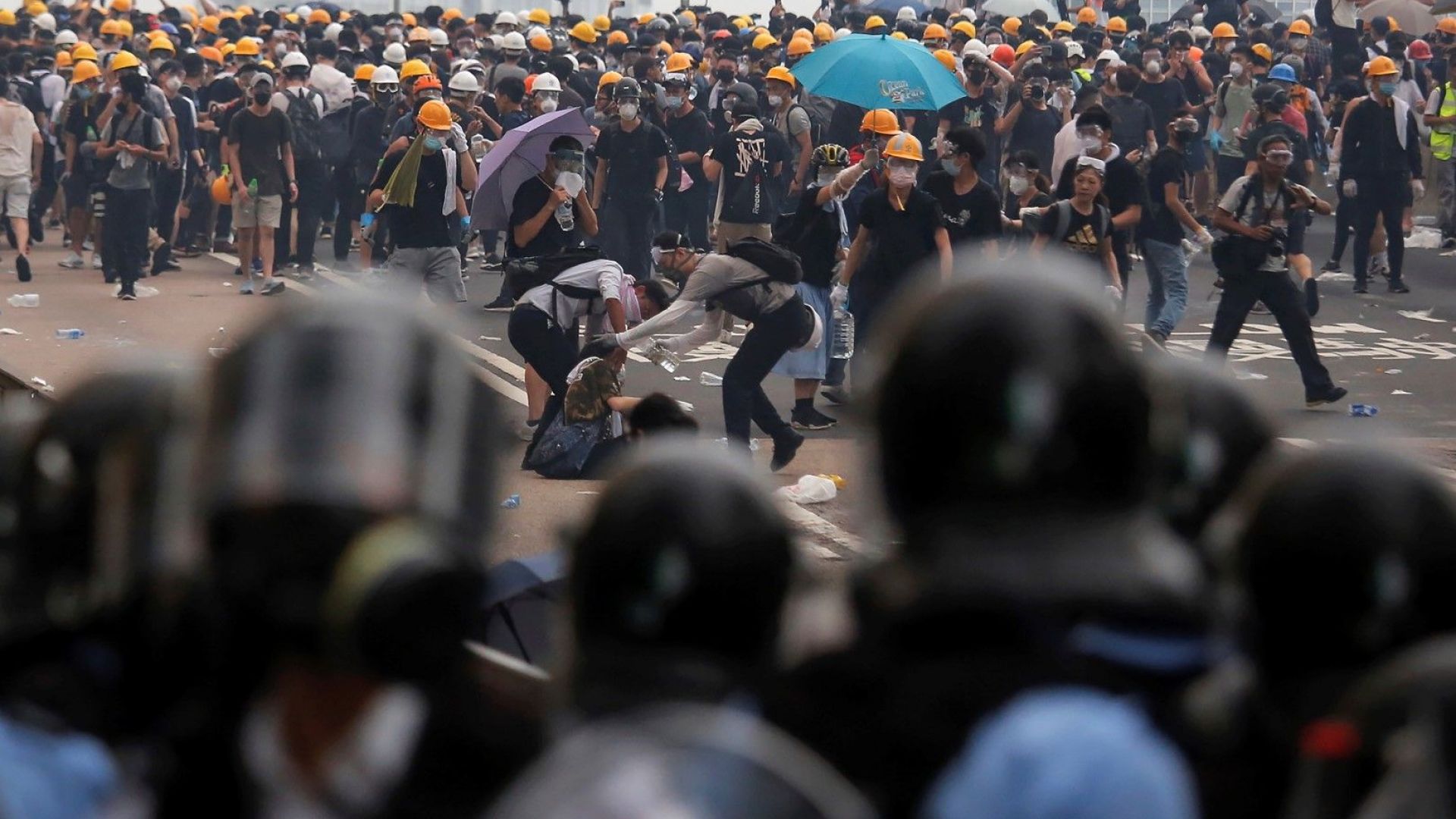 Още 22-ма ранени при масовите  протести в Хонконг