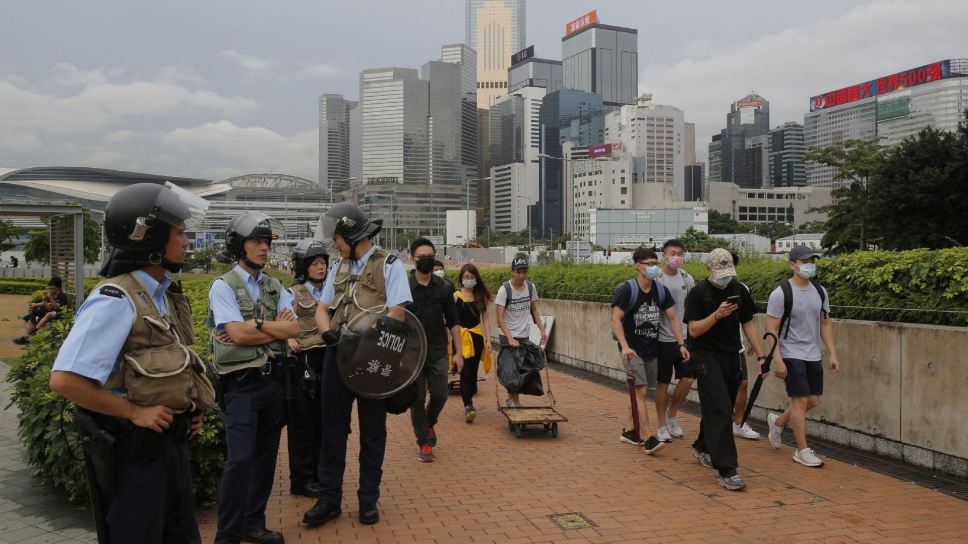 Правителственият комплекс в Хонконг около който в сряда започнаха многохилядни